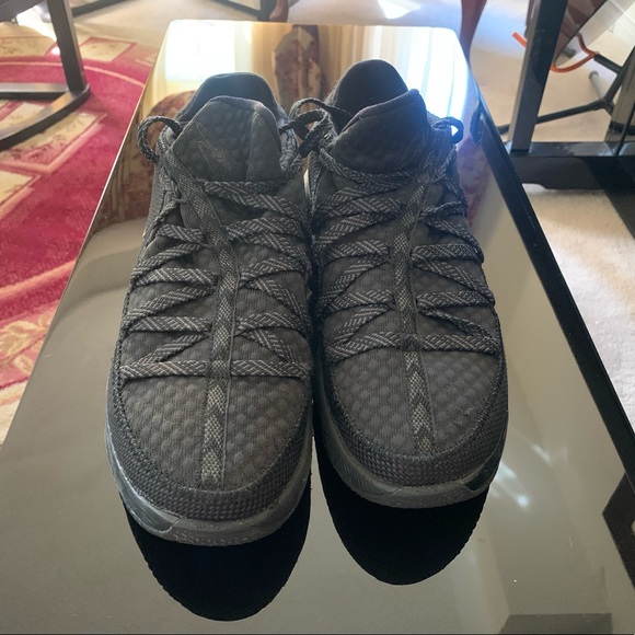 Lebron 17 low triple black - Picture 2 of 3
